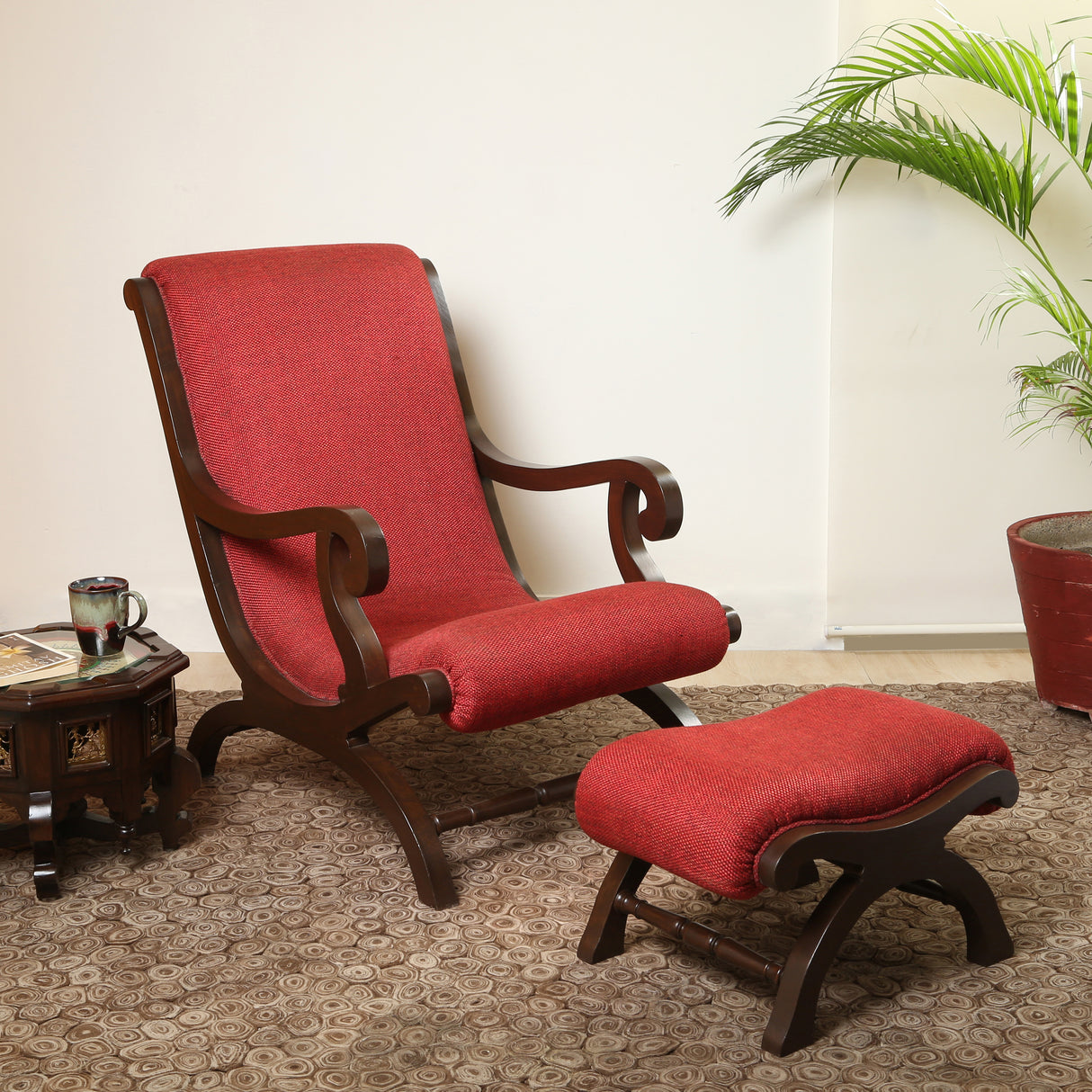 KINSE CHAIR WITH CUSHIONED FOOTREST